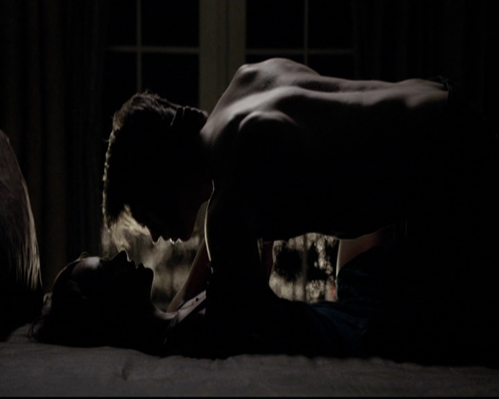 VampireDiariesWorld-dot-org_5x08DeadManOnCampus2141.jpg