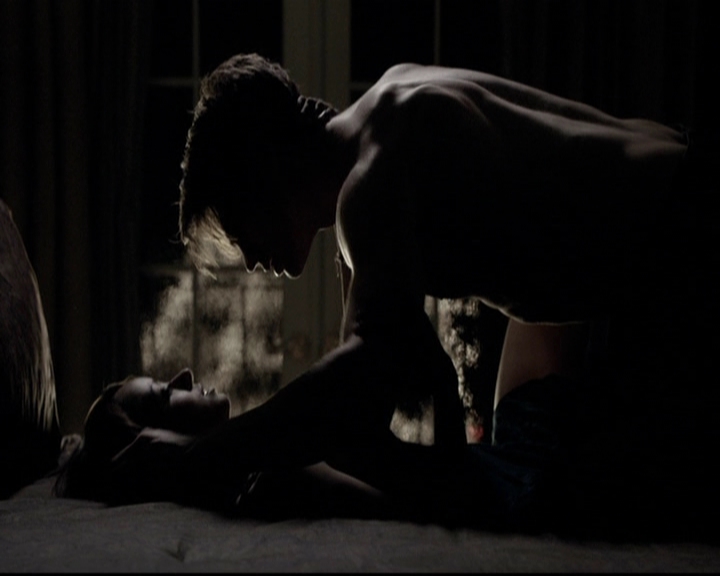 VampireDiariesWorld-dot-org_5x08DeadManOnCampus2142.jpg