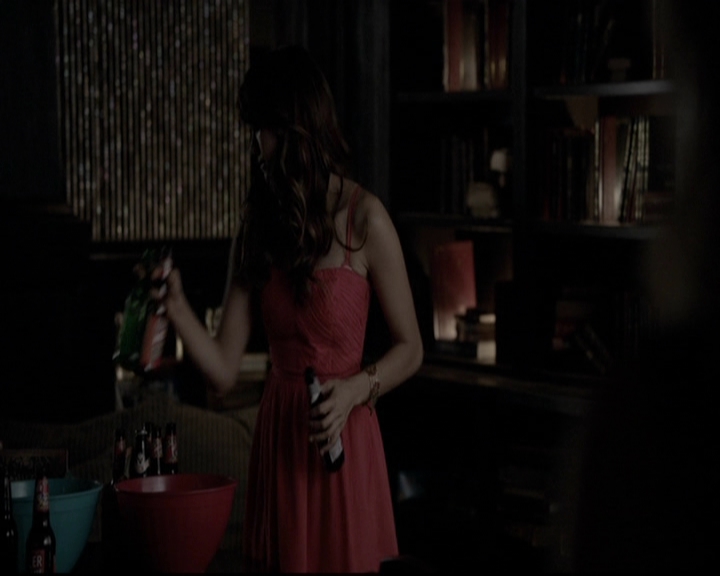 VampireDiariesWorld-dot-org_5x08DeadManOnCampus2149.jpg