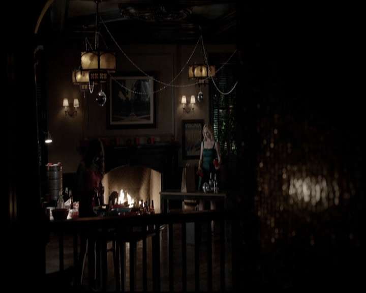 VampireDiariesWorld-dot-org_5x08DeadManOnCampus2150.jpg