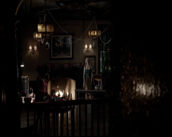 VampireDiariesWorld-dot-org_5x08DeadManOnCampus2153.jpg