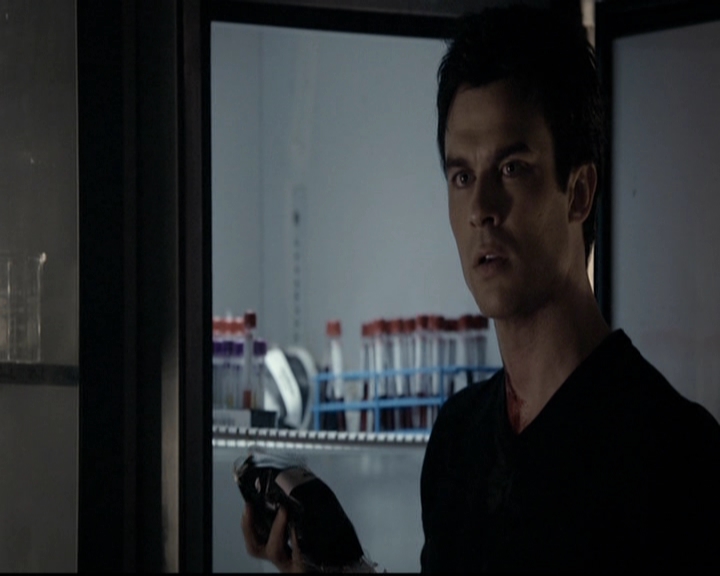 VampireDiariesWorld-dot-org_5x08DeadManOnCampus2247.jpg