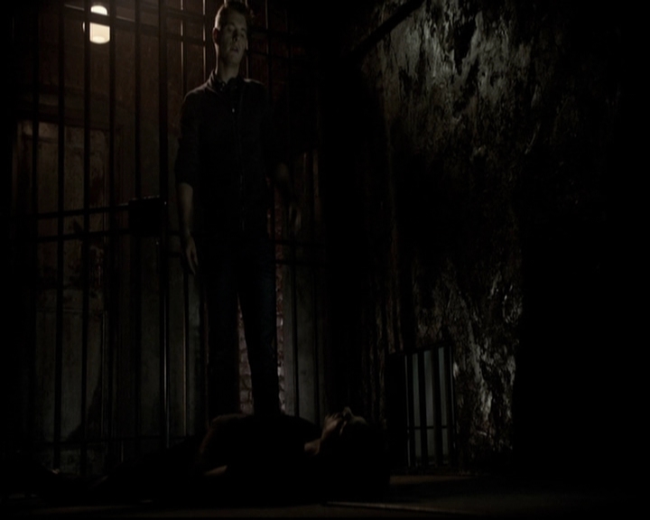 VampireDiariesWorld-dot-org_5x09TheCell0142.jpg