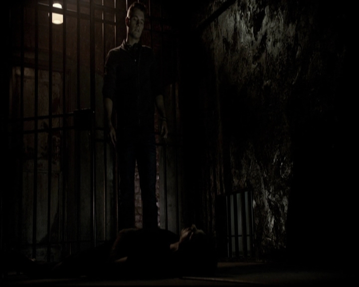 VampireDiariesWorld-dot-org_5x09TheCell0143.jpg