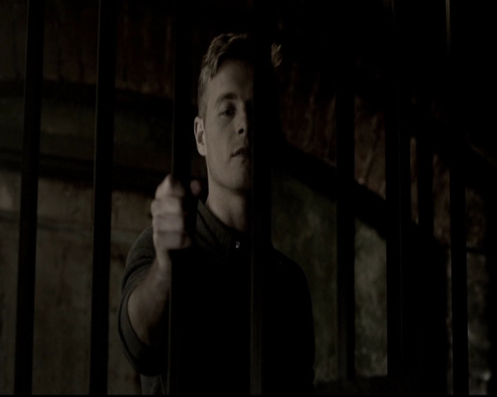 VampireDiariesWorld-dot-org_5x09TheCell0147.jpg