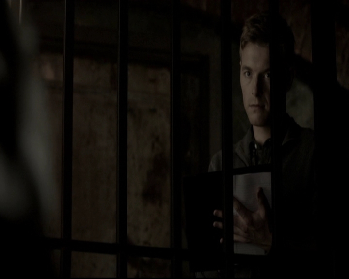 VampireDiariesWorld-dot-org_5x09TheCell0372.jpg