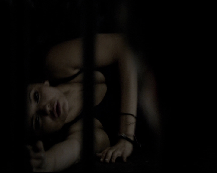 VampireDiariesWorld-dot-org_5x09TheCell0710.jpg