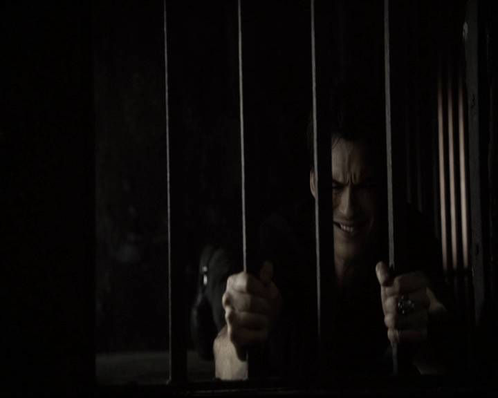 VampireDiariesWorld-dot-org_5x09TheCell0716.jpg