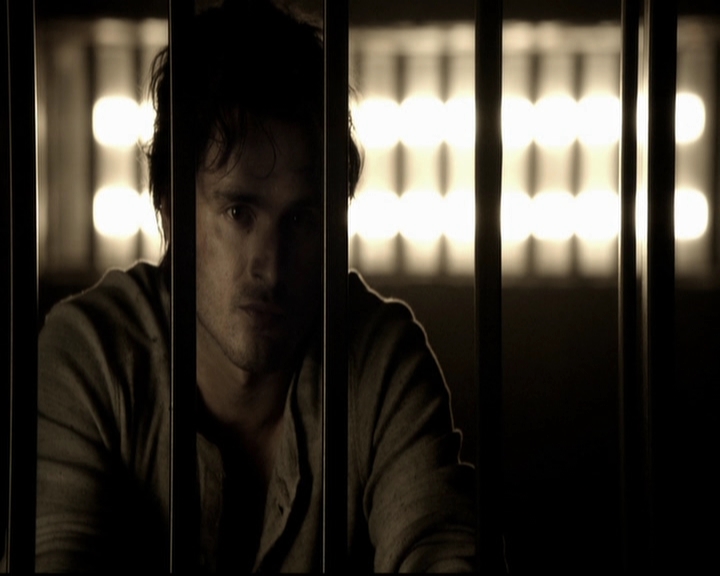 VampireDiariesWorld-dot-org_5x09TheCell1080.jpg