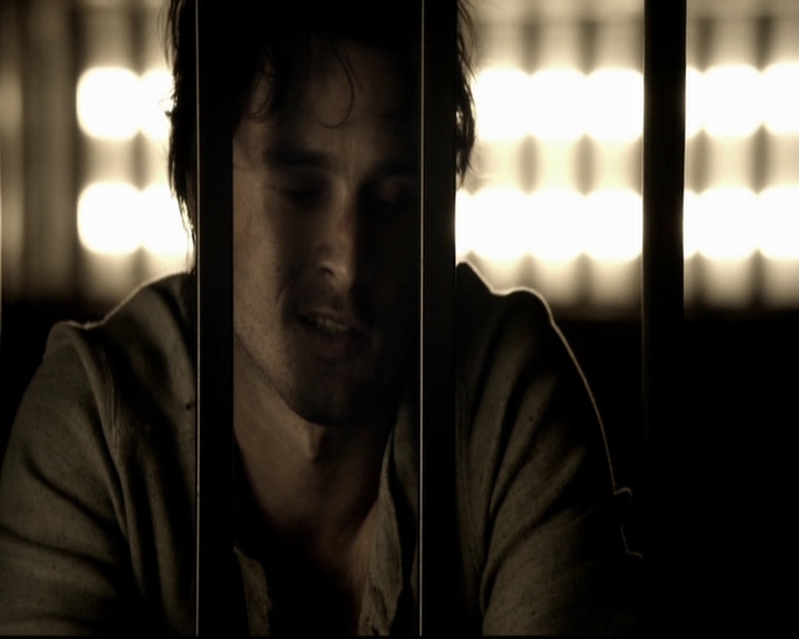 VampireDiariesWorld-dot-org_5x09TheCell1111.jpg