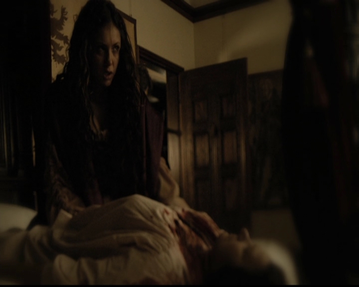 VampireDiariesWorld-dot-org_5x11-500YearsOfSolitude0750.jpg