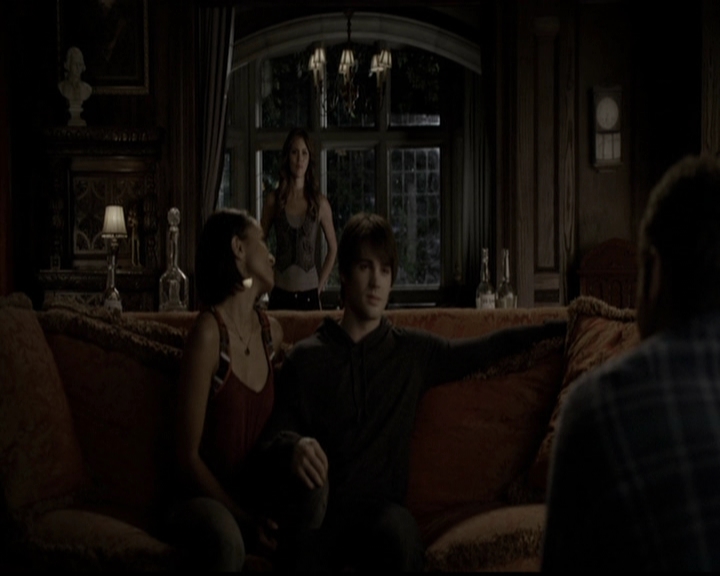 VampireDiariesWorld-dot-org_5x11-500YearsOfSolitude2004.jpg