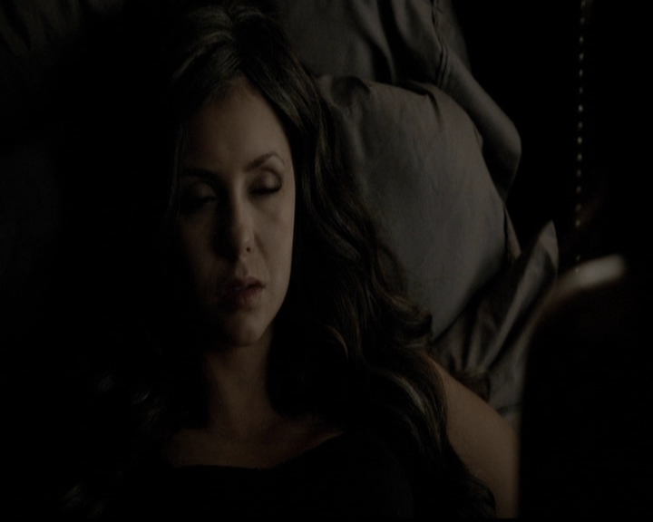 VampireDiariesWorld-dot-org_5x11-500YearsOfSolitude2126.jpg