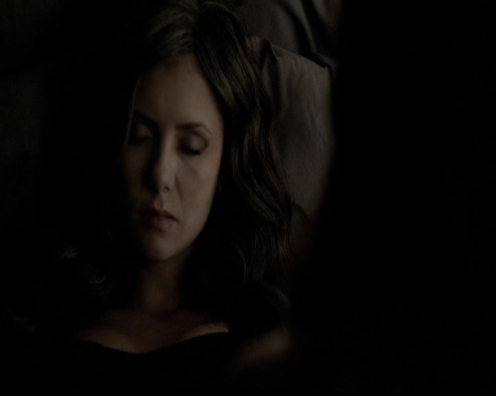 VampireDiariesWorld-dot-org_5x11-500YearsOfSolitude2165.jpg