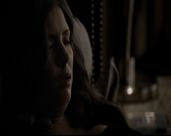 VampireDiariesWorld-dot-org_5x11-500YearsOfSolitude2172.jpg