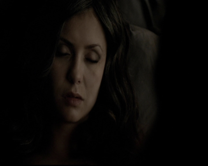 VampireDiariesWorld-dot-org_5x11-500YearsOfSolitude2192.jpg