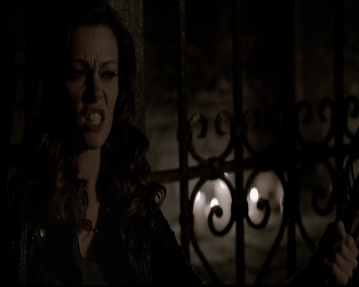 VampireDiariesWorld-dot-org_5x12TheDevilInside3960.jpg