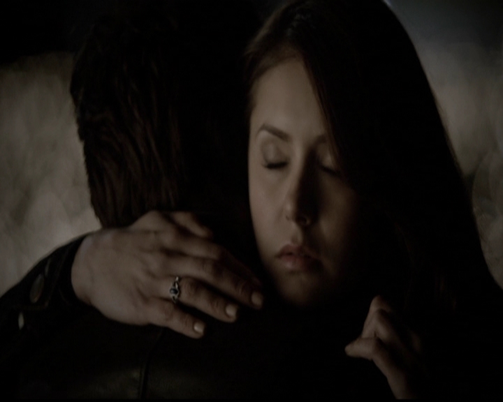 VampireDiariesWorld-dot-org_5x12TheDevilInside4080.jpg