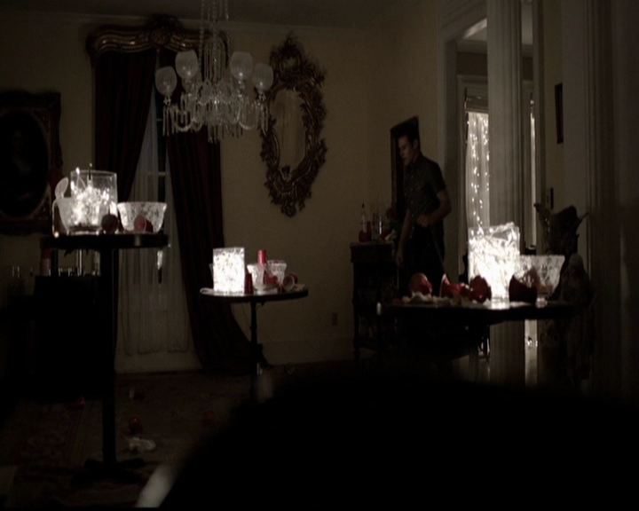 VampireDiariesWorld-dot-org_5x12TheDevilInside4267.jpg