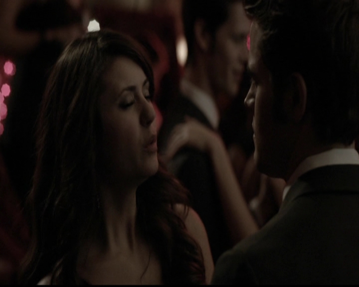 VampireDiariesWorld-dot-org_5x13TotalEclipseOfTheHeart0999.jpg