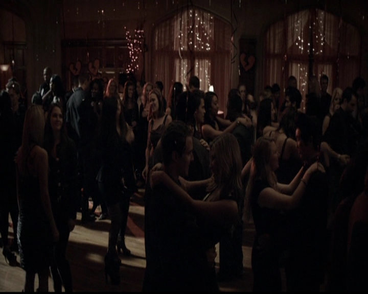 VampireDiariesWorld-dot-org_5x13TotalEclipseOfTheHeart1004.jpg