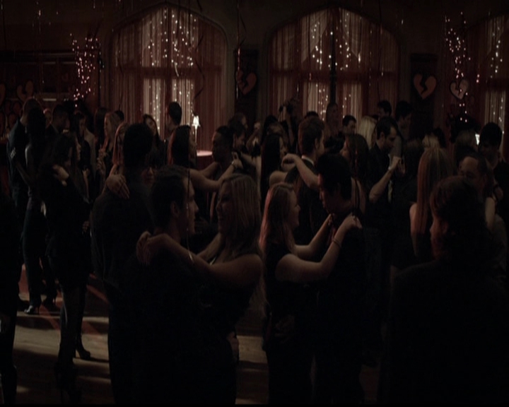 VampireDiariesWorld-dot-org_5x13TotalEclipseOfTheHeart1006.jpg