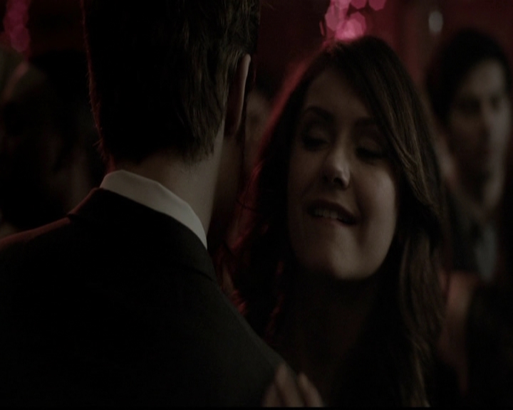 VampireDiariesWorld-dot-org_5x13TotalEclipseOfTheHeart1009.jpg