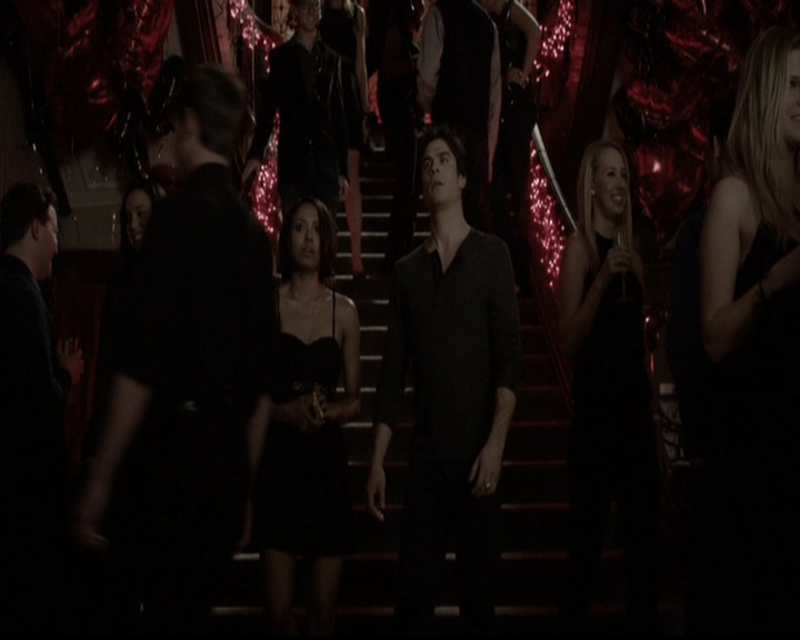 VampireDiariesWorld-dot-org_5x13TotalEclipseOfTheHeart1207.jpg