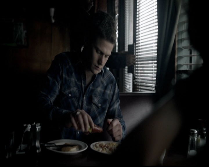 VampireDiariesWorld-dot-org_5x14NoExit0407.jpg