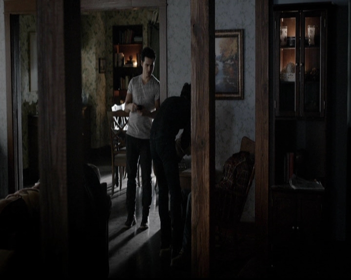 VampireDiariesWorld-dot-org_5x14NoExit0509.jpg