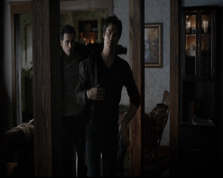 VampireDiariesWorld-dot-org_5x14NoExit0527.jpg