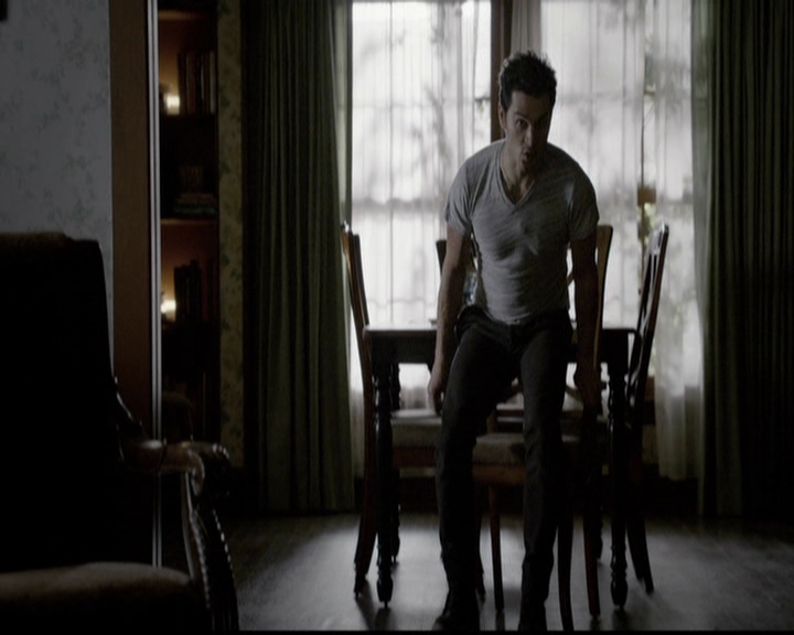 VampireDiariesWorld-dot-org_5x14NoExit0704.jpg