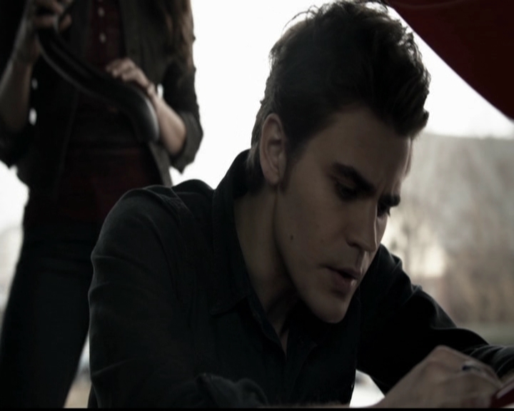 VampireDiariesWorld-dot-org_5x14NoExit0811.jpg