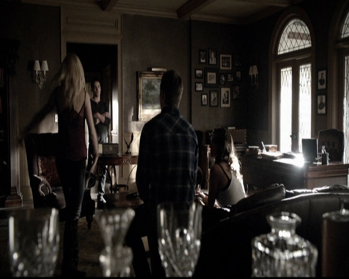 VampireDiariesWorld-dot-org_5x14NoExit0922.jpg