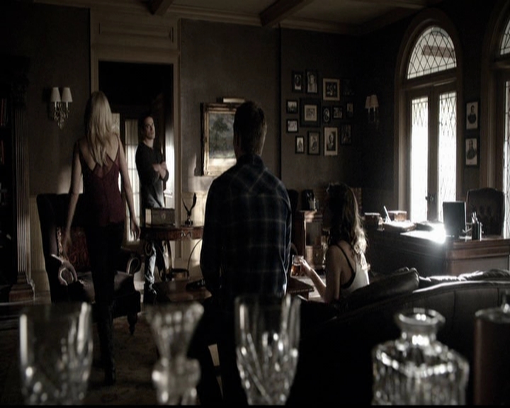 VampireDiariesWorld-dot-org_5x14NoExit0923.jpg