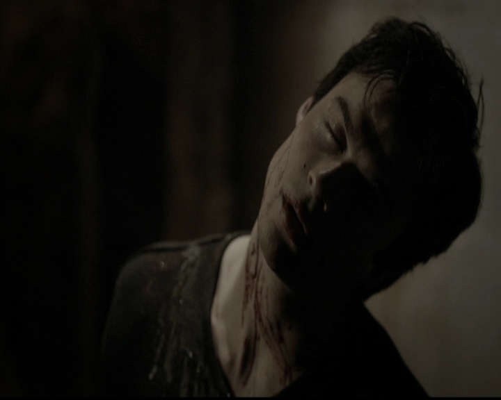 VampireDiariesWorld-dot-org_5x14NoExit2013.jpg