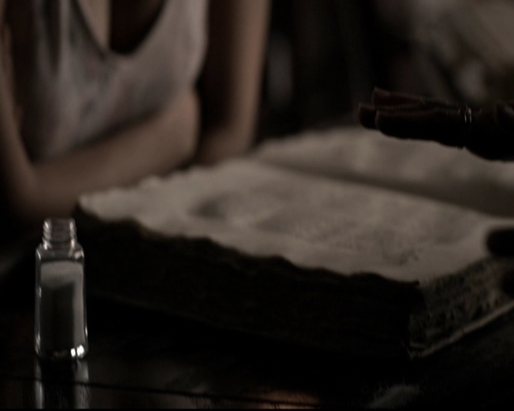 VampireDiariesWorld-dot-org_5x16WhileYouWereSleeping0817.jpg