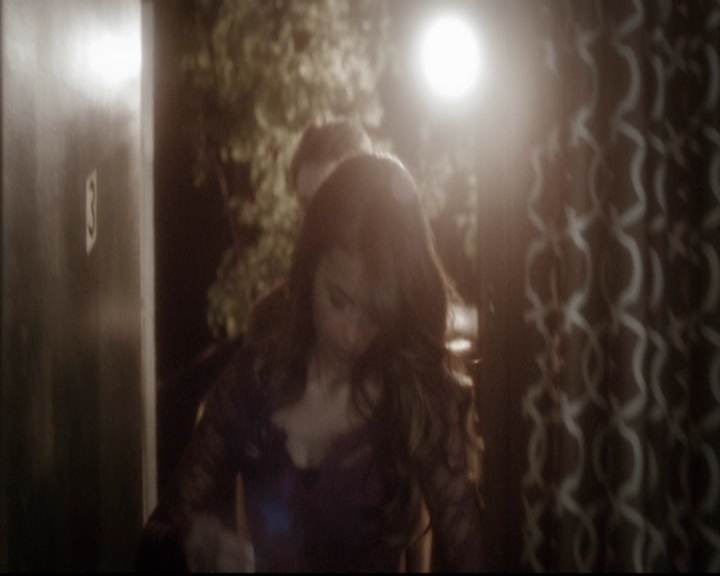 VampireDiariesWorld-dot-org_5x16WhileYouWereSleeping0911.jpg