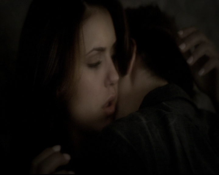 VampireDiariesWorld-dot-org_5x16WhileYouWereSleeping0975.jpg