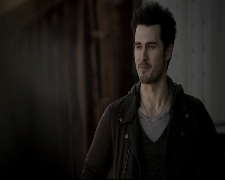 VampireDiariesWorld-dot-org_5x16WhileYouWereSleeping1075.jpg