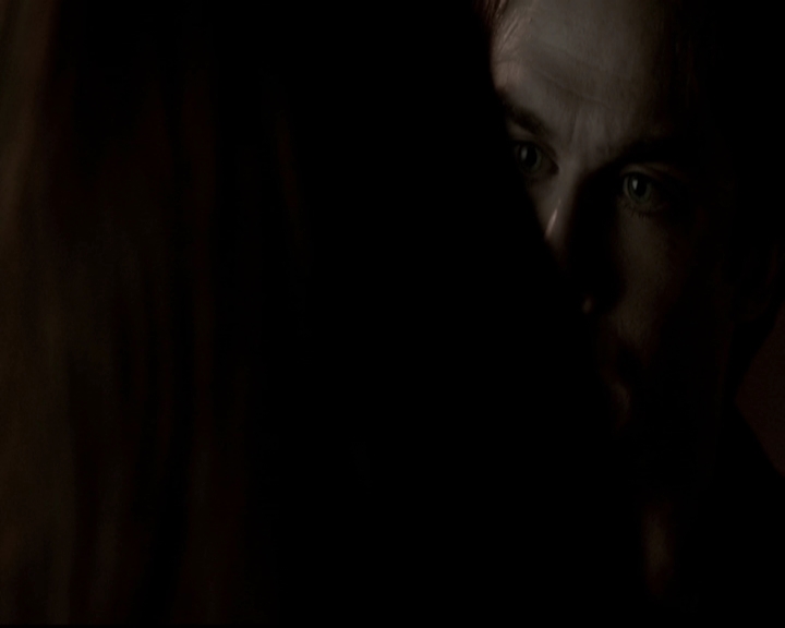 VampireDiariesWorld-dot-org_5x16WhileYouWereSleeping1982.jpg