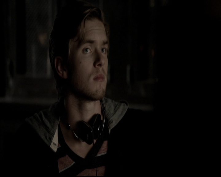 VampireDiariesWorld-dot-org_5x17RescueMe0906.jpg