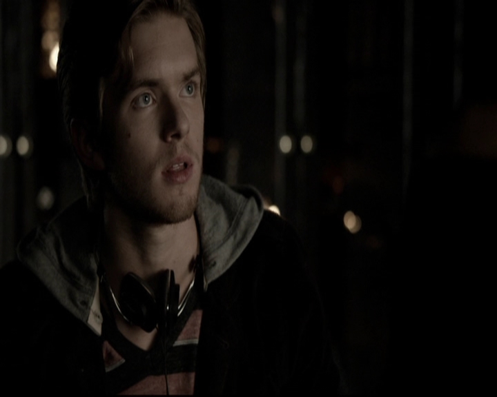 VampireDiariesWorld-dot-org_5x17RescueMe0916.jpg