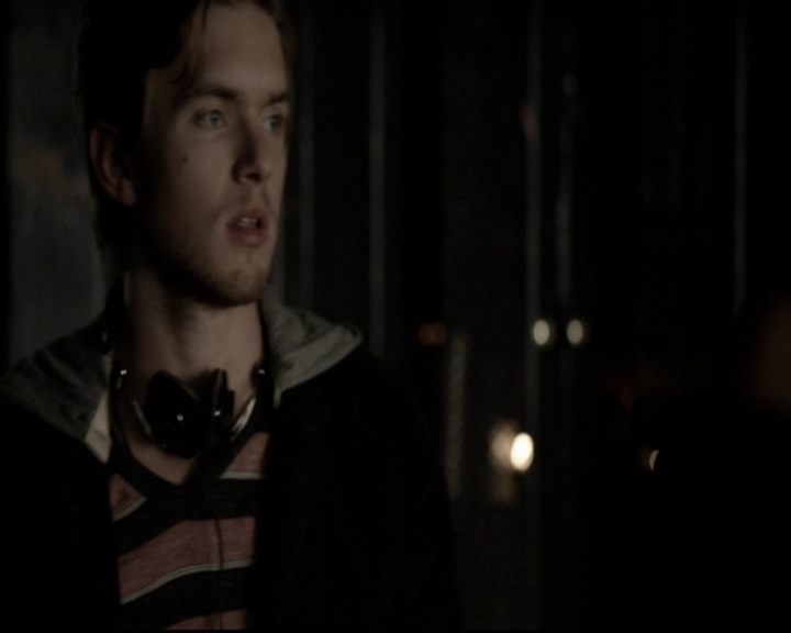 VampireDiariesWorld-dot-org_5x17RescueMe0918.jpg