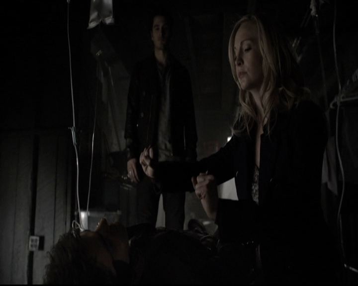 VampireDiariesWorld-dot-org_5x17RescueMe1212.jpg