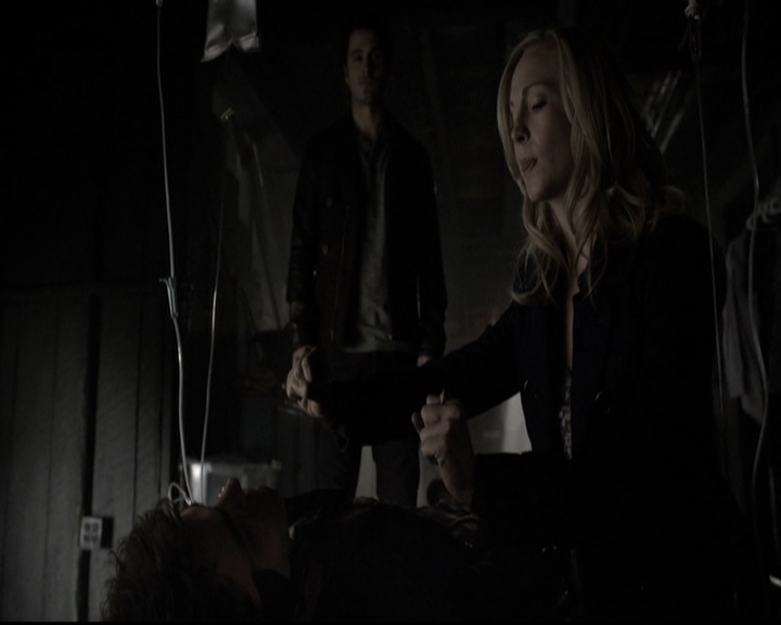 VampireDiariesWorld-dot-org_5x17RescueMe1213.jpg