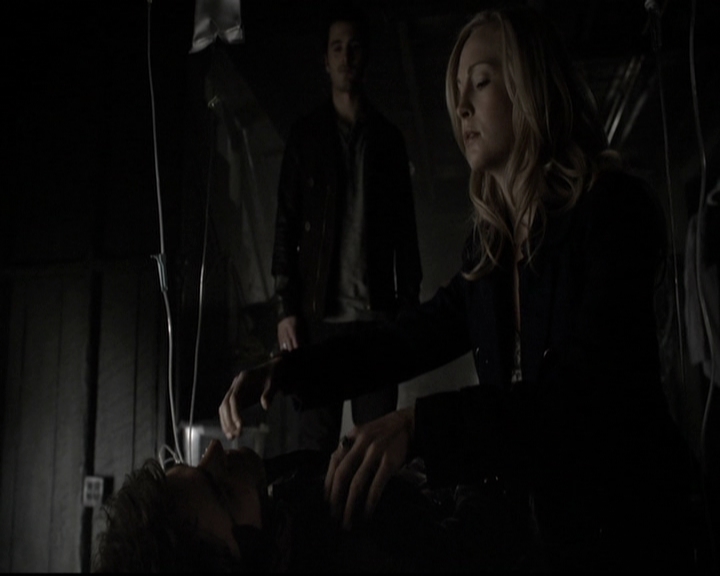 VampireDiariesWorld-dot-org_5x17RescueMe1214.jpg