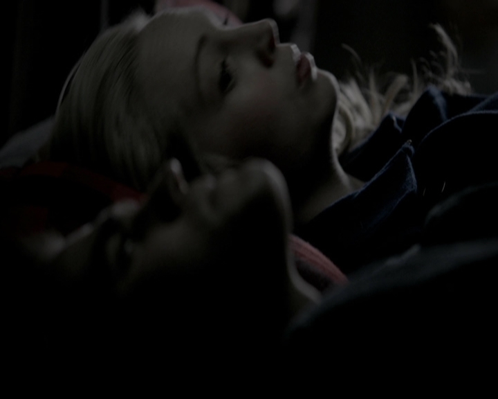 VampireDiariesWorld-dot-org_5x17RescueMe1945.jpg