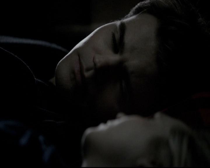 VampireDiariesWorld-dot-org_5x17RescueMe1970.jpg