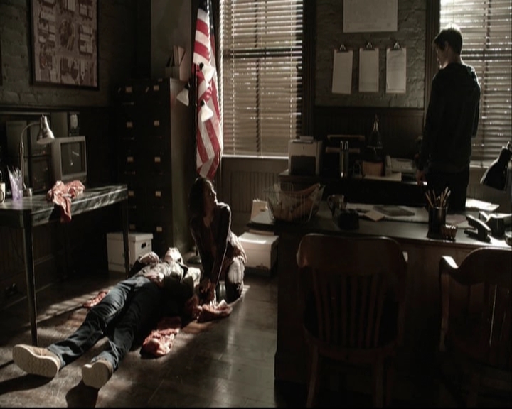 VampireDiariesWorld-dot-org_5x18ResidentEvil-deletedscenes0008.jpg